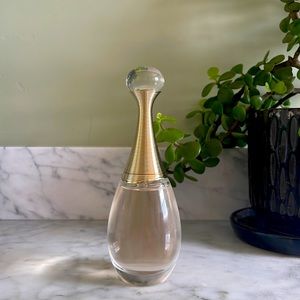 J’adore Dior Perfume. Sprayed once.
